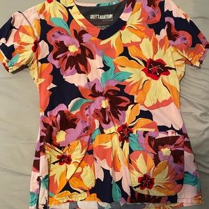 Like new. Only wore a few times for class. Size small, top only.